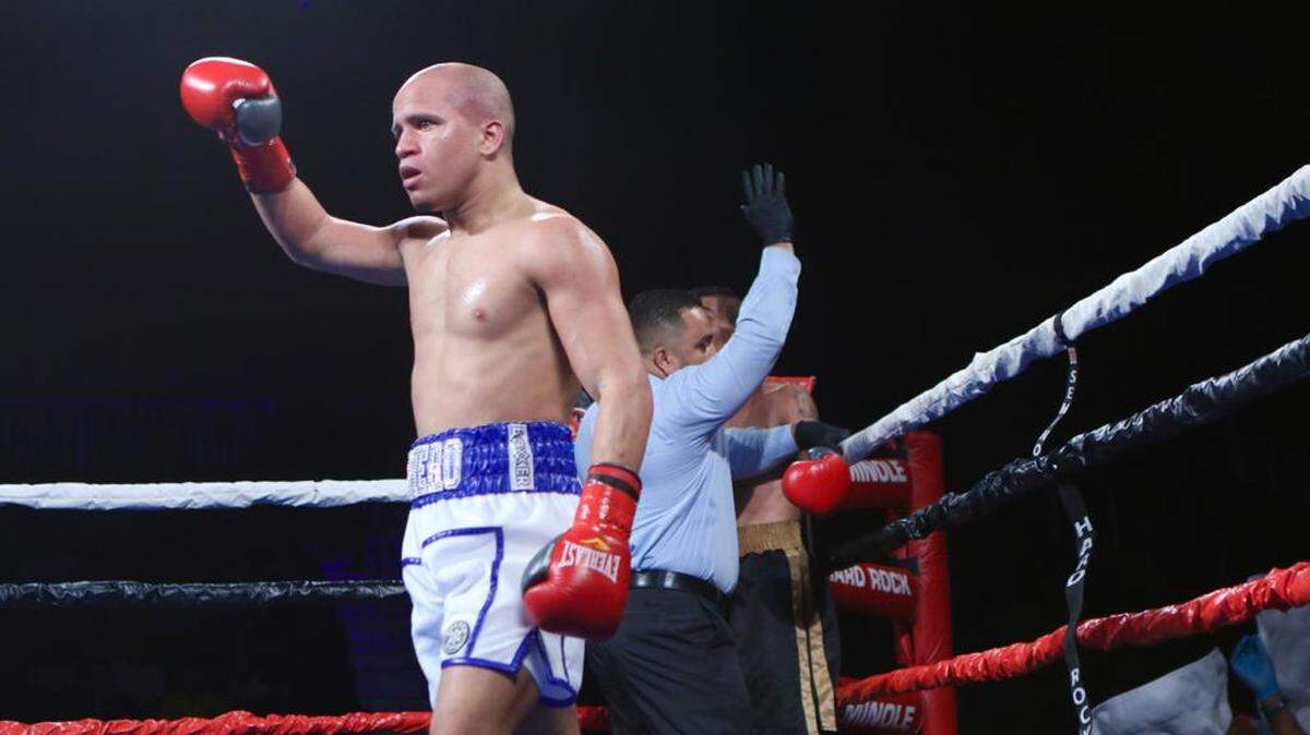 JORGE ROMERO llega a 16 victorias y sigue creciendo como boxeador.