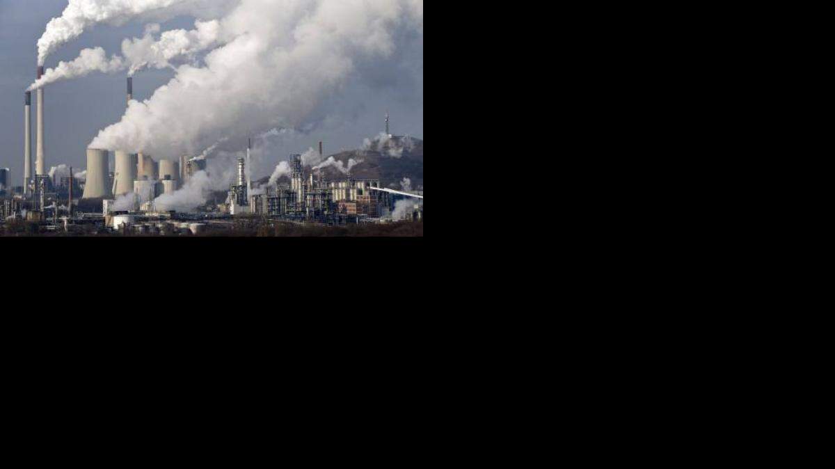 En abril de 2014, las concentraciones mensuales de CO2 en la atmósfera habían superado las 400 partes por millón (ppm) pero sólo en el hemisferio Norte, su nivel más alto en los últimos 800,000 años. 