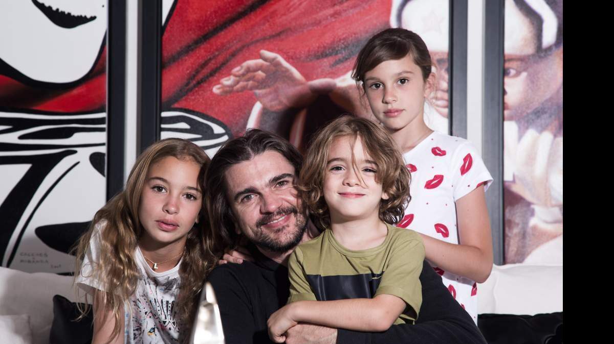 Juanes y sus hijos.