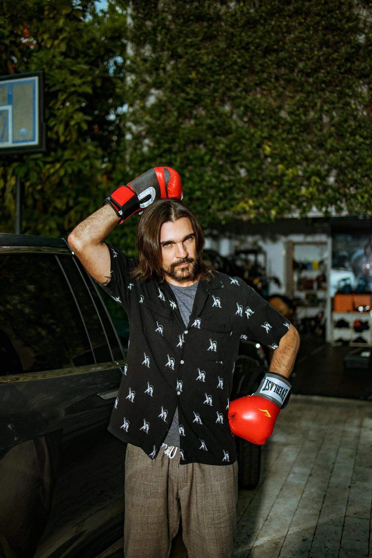 Cadavid actualmente dirige un videoclip para Juanes.
