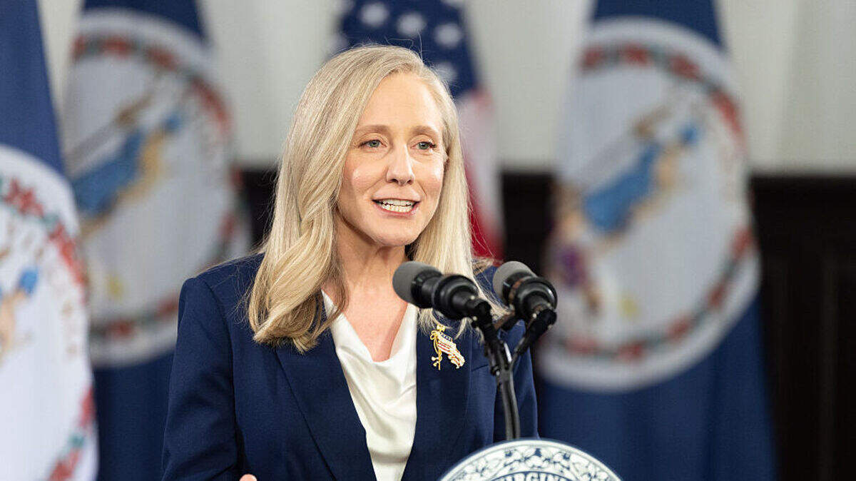 La gobernadora de Virginia, Abigail Spanberger, da la respuesta demócrata al discurso sobre el Estado de la Unión del presidente estadounidense Donald Trump, el martes 24 de febrero de 2026 en Williamsburg, Virginia.