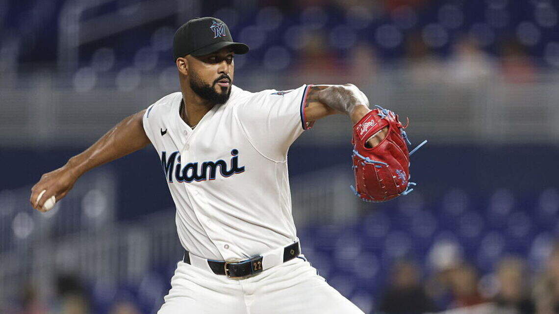 Esta es una decisión de esas que pesan. Salida de Alcántara deja dudas en derrota de los Marlins