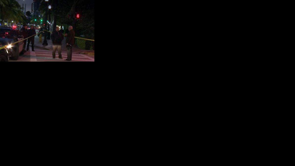 Un hombre fue apuñalado en Miami Beach en las primeras horas del lunes. Cortesía CBS4