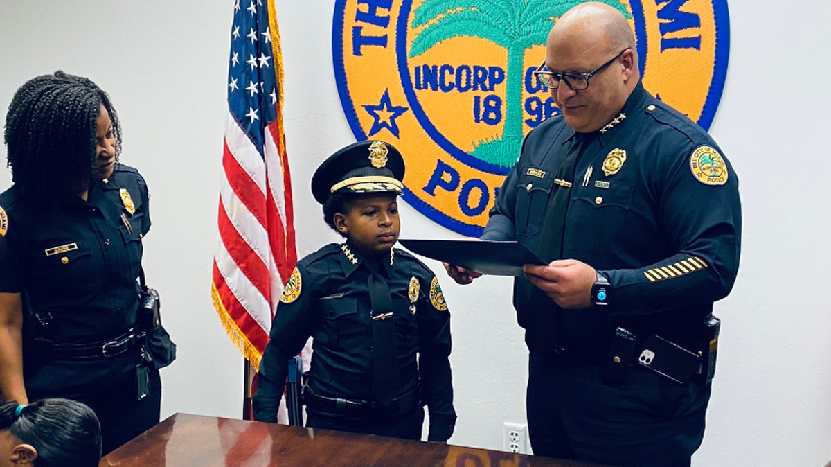 Un niño de 10 años de edad que sufre un tumor cerebral cumplió su deseo de convertirse por un día en agente de las fuerzas del orden, en una jornada inolvidable para el pequeño vivida junto a oficiales del Departamento de Policía de Miami.