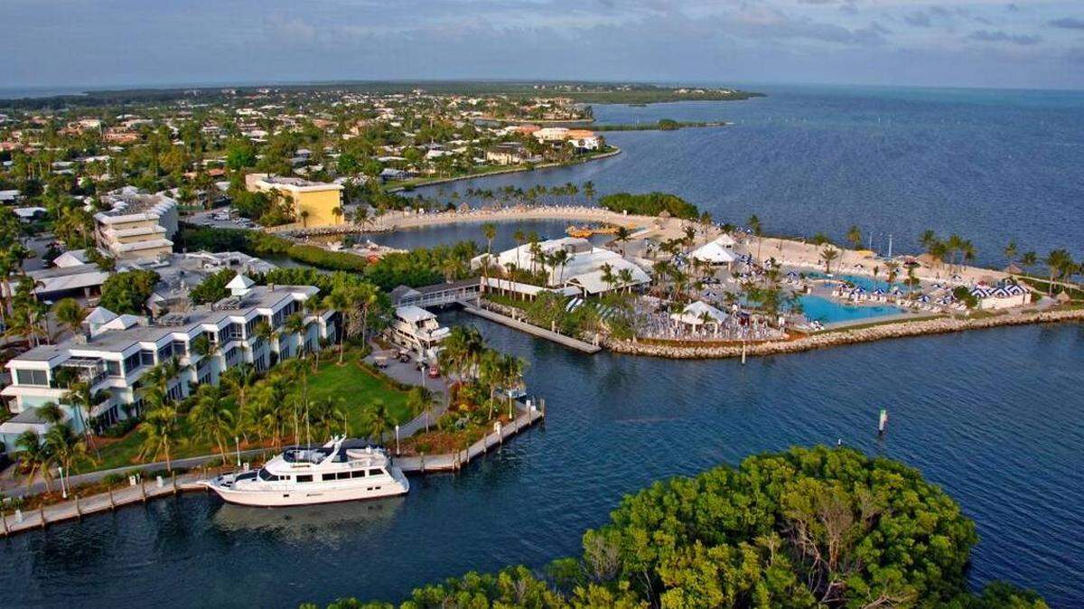 Los inmigrantes fueron vistos en el aérea de Ocean Reef Club, una exclusiva comunidad y centro turístico privado localizado en el extremo norte de Key Largo, Florida.
