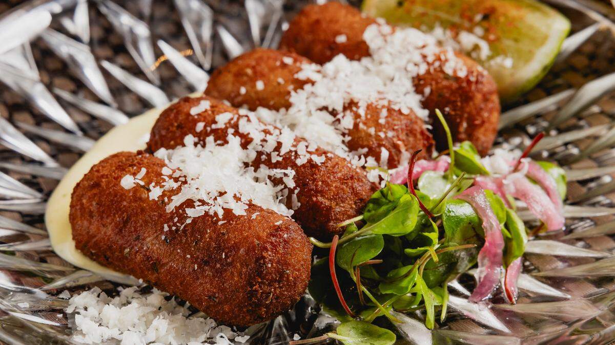 Las croquetas son parte de la oferta de CAO Bakery & Cafe, con más de 10 locaciones en el sur de la Florida, que tienen un especial de primavera con rebajas del 50% en sus dulces, panes, tequeños, empanadas y pasteles hasta el 31 de mayo