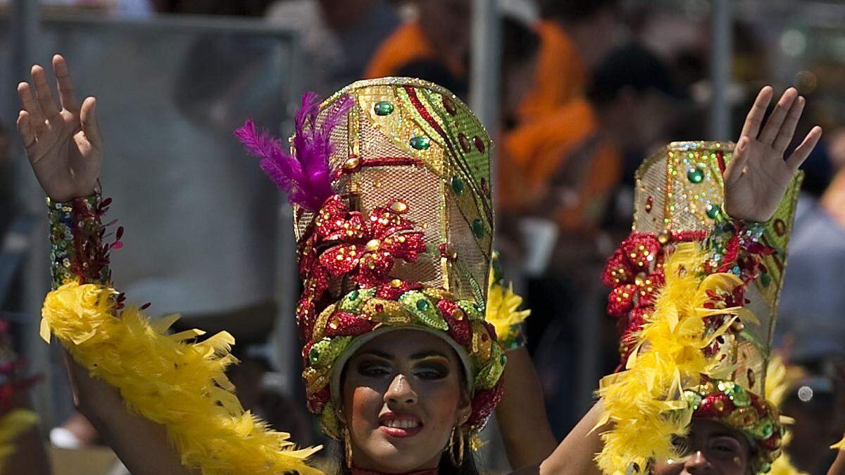Los bailarines durante un desfile del Carnaval en Barranquilla, Colombia, el 18 de febrero de 2012.