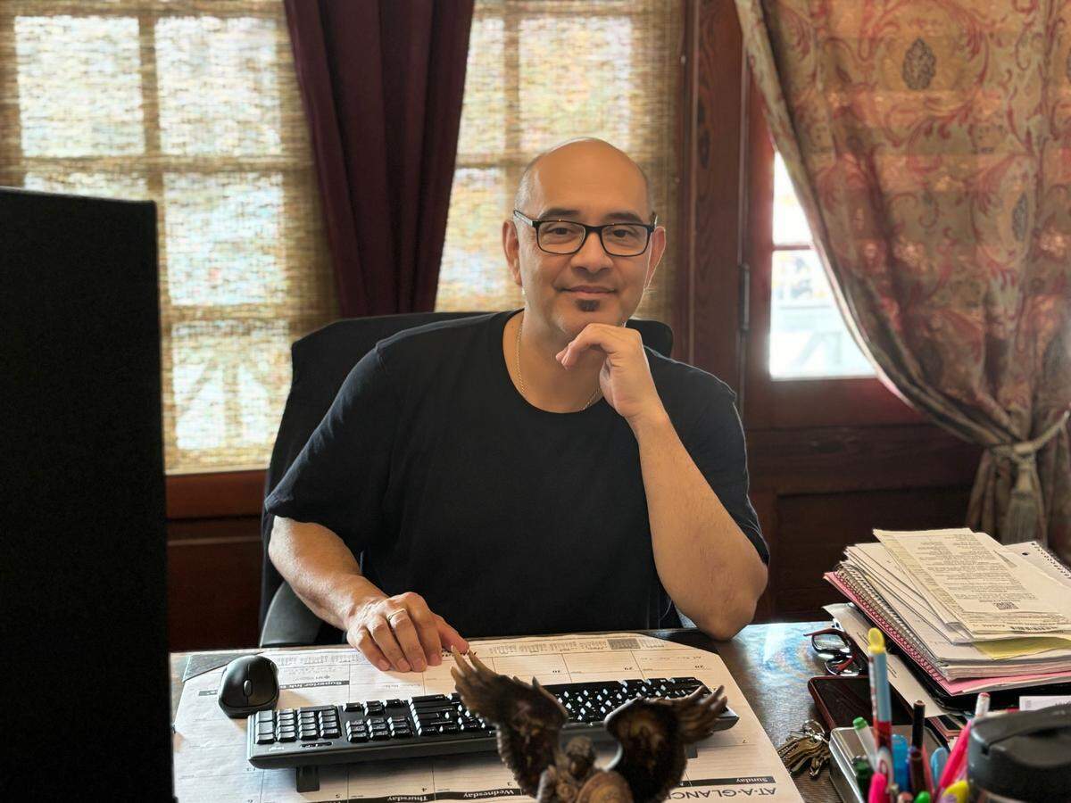 “Yo estoy haciendo mi versión”, dice Eriberto Jiménez, director artístico de Cuban Classical Ballet of Miami.
