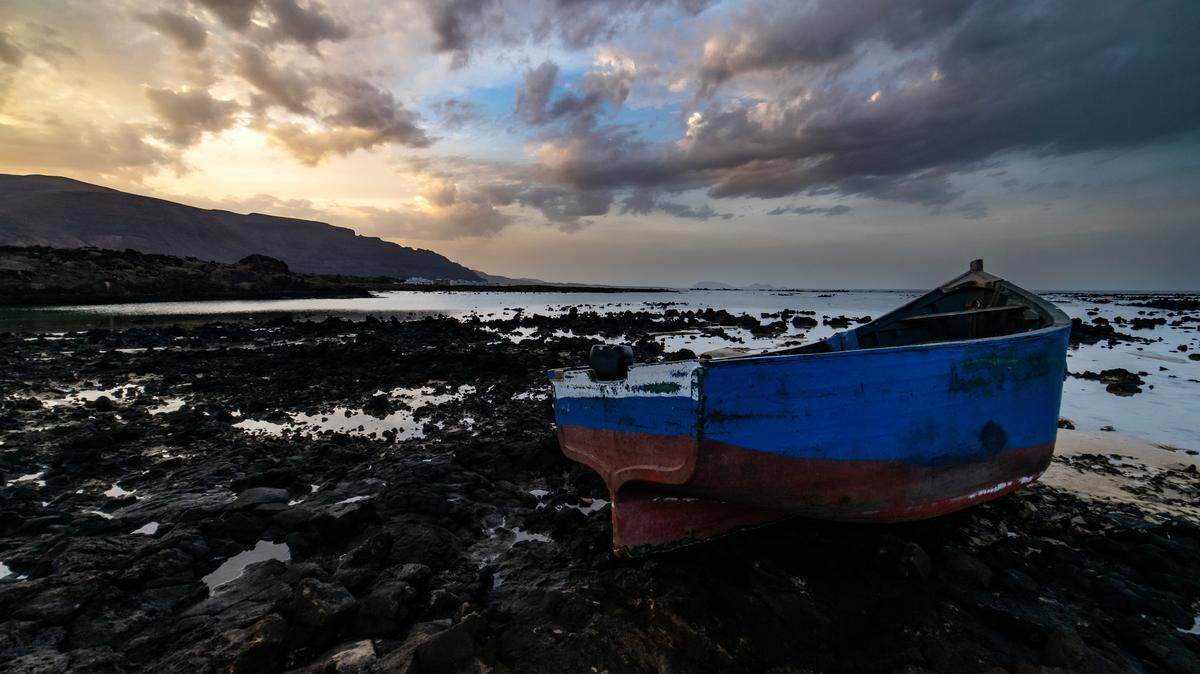 Un barco con 32 inmigrantes de varias nacionalidades naufraga cerca de una isla en Nicaragua, y fallecen dos venezolanas en el incidente. 