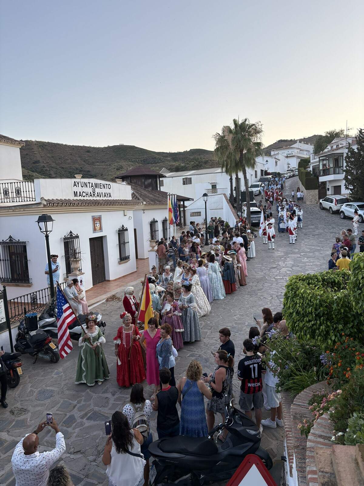 Bernardo de Gálvez, nacido en Macharaviaya, un pequeño pueblo, perdido en el interior de la provincia de Málaga, logró una victoria decisiva en Pensacola para las colonias.