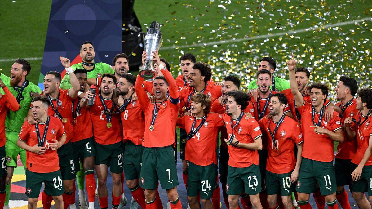 Portugal destronó a la defensora del título España en la Liga de Naciones europea al imponerse en la tanda de penales de un emocionante y tenso derbi ibérico, este domingo en la final de Munich, Alemania.