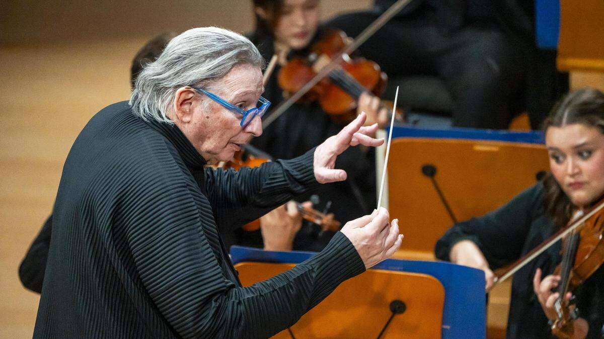 Michael Tilson Thomas le dijo adiós a su público miamense entregándose con envidiable energía a un último concierto con la New World Symphony.