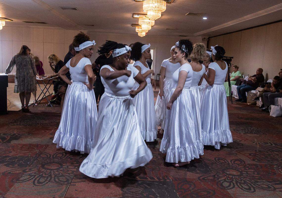 Las bailarinas del Sikan Afrocuban Ballet bajo la dirección de Marisol Blanco participarán en la presentación de la zarzuela.