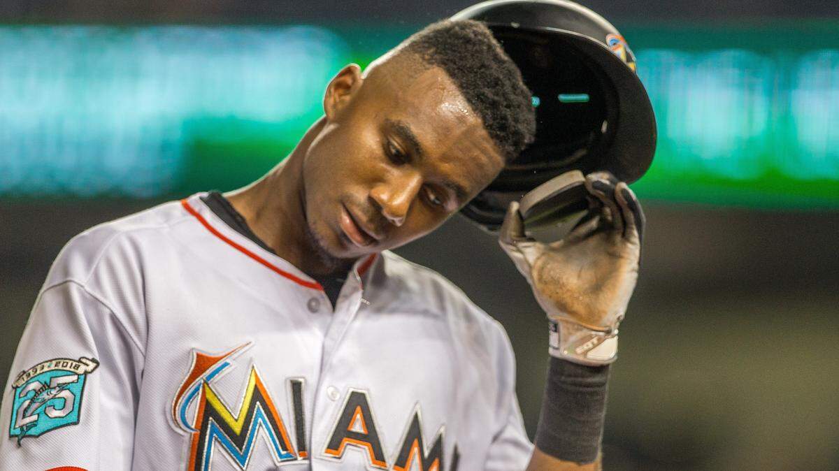 LEWIS BRINSON reacciona tras ser dominado en juego contra Arizona el 27 de junio del 2018.