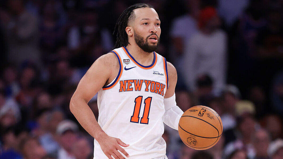 La camiseta que vistió el armador Jalen Brunson en el primer partido de las Finales de la NBA de 2026 se vendió por $1,024 millones en una subasta organizada por Sotheby’s, convirtiéndose en el artículo de colección más valioso de la historia de los Knicks de Nueva York.