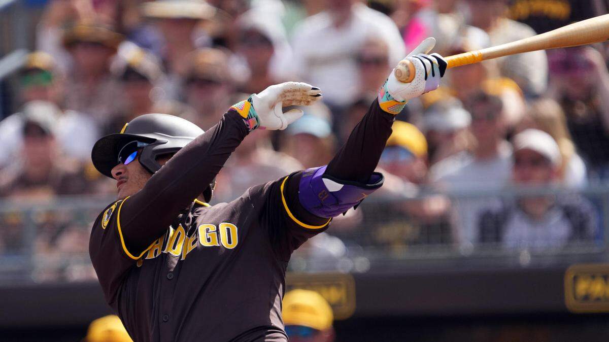Manny Machado despachó un jonrón de tres carreras en el noveno ante J.P. Feyereisen en el triunfo de los Padres de San Diego 15-11 ante los Dodgers de Los Angeles, en el partido celebrado el 21 de marzo de 2024 en Seúl, Corea del Sur.
