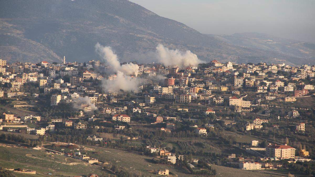 Un ataque aéreo israelí en el sur de Líbano mató a un comandante destacado del grupo armado Hezbollah, según dijo el lunes un funcionario de seguridad libanés, entre preocupaciones a que se expanda el conflicto entre Israel y Hamás en la Franja de Gaza.