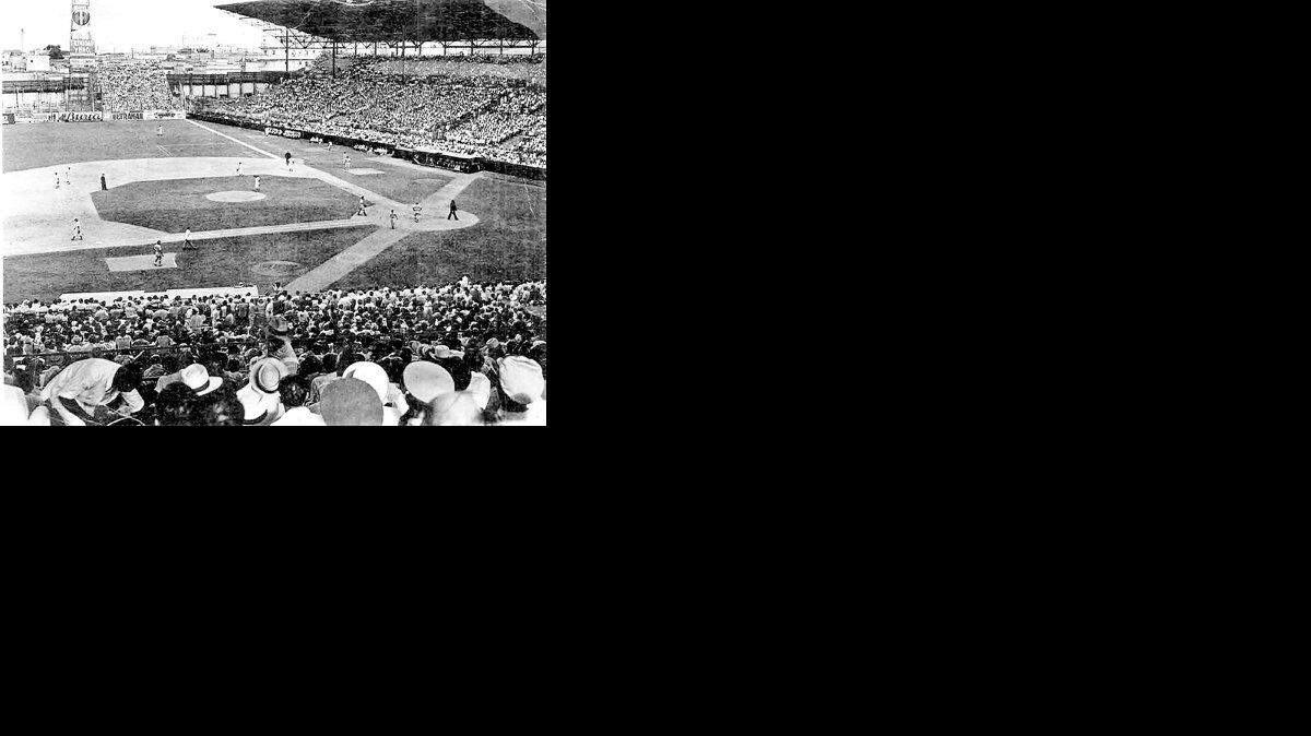 EL ESTADIO del Cerro en su inauguración en la temporada de 1946-47 en partido entre Cienfuegos y Almendares.
