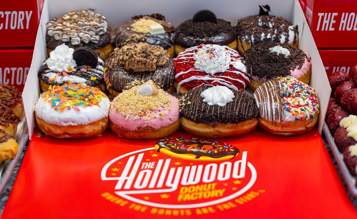 Una variedad de donas en Hollywood Donut Factory en Bird Road. La marca se hará cargo de las tres ubicaciones de Mojo Donuts en Miami-Dade.