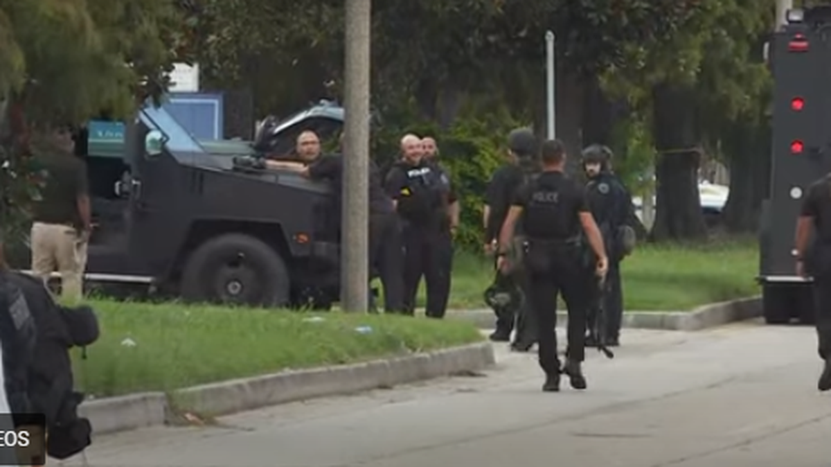 La policía del Distrito de St. Helena informó a la prensa que el tiroteo ocurrió alrededor de las 3 de la tarde en St. Helena College & Career Academy, en Greensburg., Luisiana. 