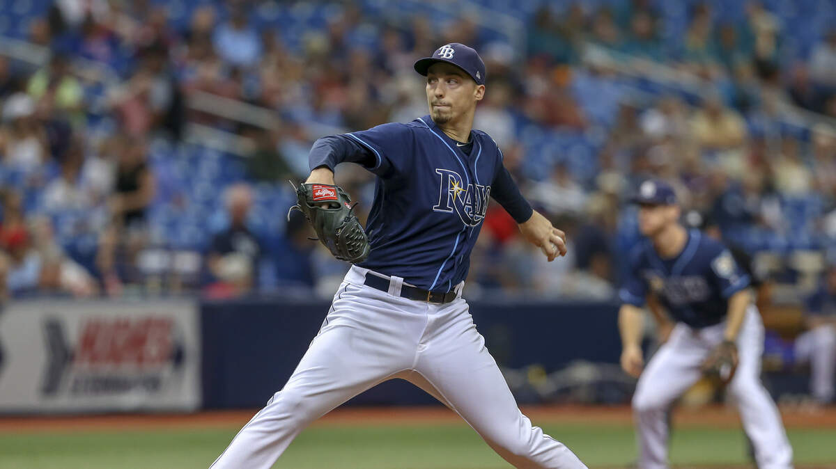 El abridor de los Rays de Tampa Bay Blake Snell lideró en victorias la Liga Americana con 21. Tuvo efectividad de 1.89 y ponchó a 221 bateadores.