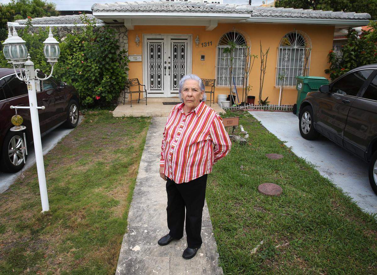 Ahora, a punto de cumplir 81 años, con casi todos sus amigos muertos, Rodríguez ha perdido mucho de su espíritu de batalla. Con una voz susurrante – la vejez ha afectado parte de las cuerdas vocales – suena casi resignada a perder su casa.
