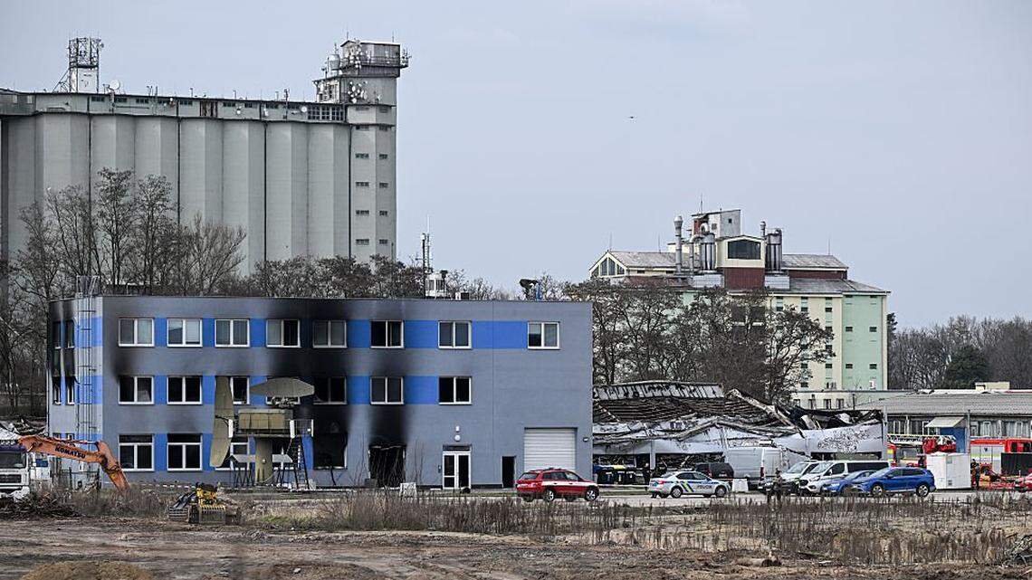 Investigan hipótesis terrorista en fuego de empresa de armas checa relacionada con Israel