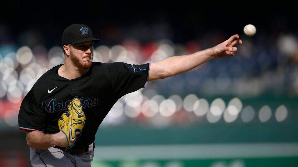 Cuando parecía que Trevor Rogers había pasado la página de las lesiones, el zurdo debió salir en la segunda entrada de la derrota de los peces el sábado 5-3 ante los Nacionales de Washington, debido a una molestia en el cuello
