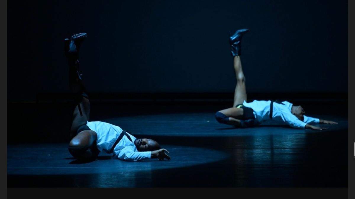 Timothy Grant y Father Shadow Prodigy en “A Vogue Extravaganza”, pieza que forma parte de “Wet Ink”, espectáculo de Randolph T. Ward que se presenta los días 9 y 10 de mayo en el Sandrell Rivers Theatre. 