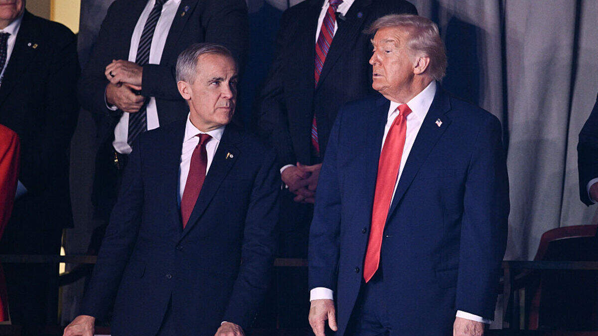 El primer ministro de Canadá, Mark Carney, y el presidente de Estados Unidos, Donald Trump, asisten al sorteo de la Copa Mundial de Fútbol de la FIFA 2026 que se celebrará en Estados Unidos, Canadá y México, en el Kennedy Center, en Washington, DC, el 5 de diciembre de 2025.