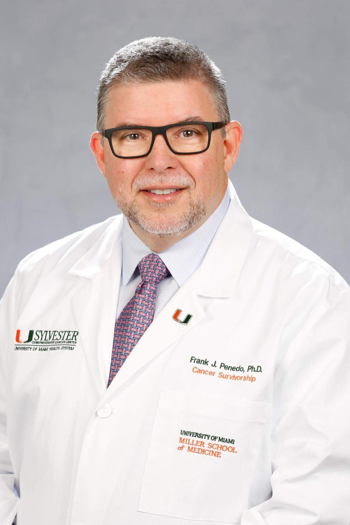 Dr. Frank Penedo, director de Cancer Survivorship and Supportive Care de Sylvester Comprehensive Cancer Center en la Escuela Miller.
