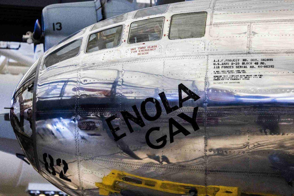 Foto de archivo del 8 de noviembre de 2024 del bombardero Boeing B-29 Superfortress llamado “Enola Gay”, usado para lanzar la bomba atómica sobre Hiroshima, Japan, durante la Segunda Guerra Mundial. El gobierno de Trump ha indicado que piensa borrar fotos del bombardero porque tiene la palabra “gay”, según un reportaje de AFP.