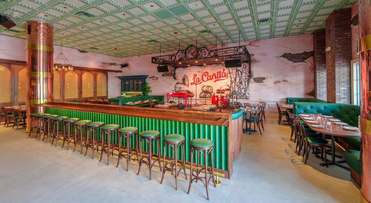 El bar y el comedor principal de La Cañita en Kendall.