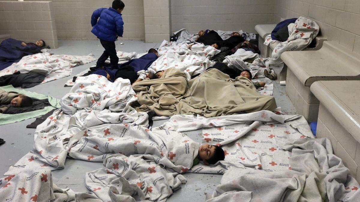 El Gobierno estadounidense aún tiene bajo su cuidado a 386 niños cuyos padres ya no se encuentran en el país, de los cuales la Oficina de Reubicación de Refugiados (ORR) ha tenido contacto con los progenitores de 360 menores (299 en los últimos siete días).