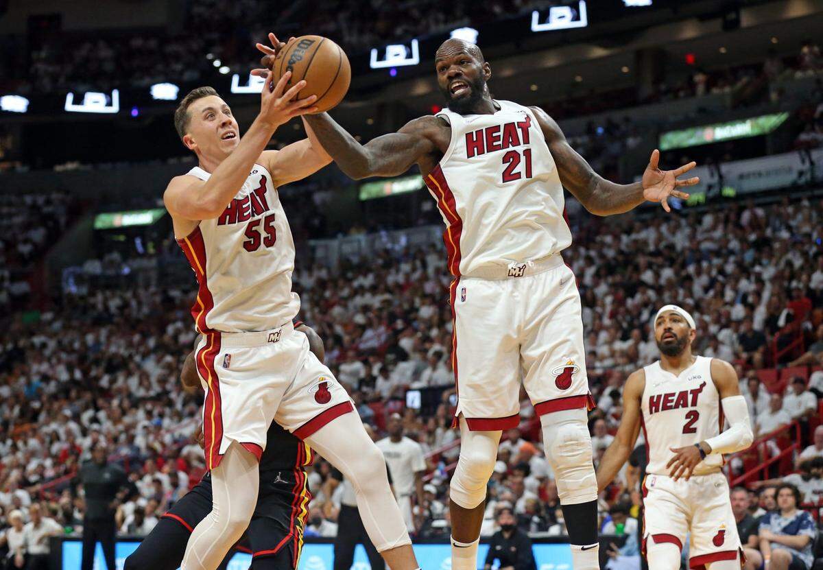Duncan Robinson anotó ocho triples en nueve intentos, llegó a 27 puntos e impuso un récord para el equipo en playoffs y una marca para un jugador que viene del banco.