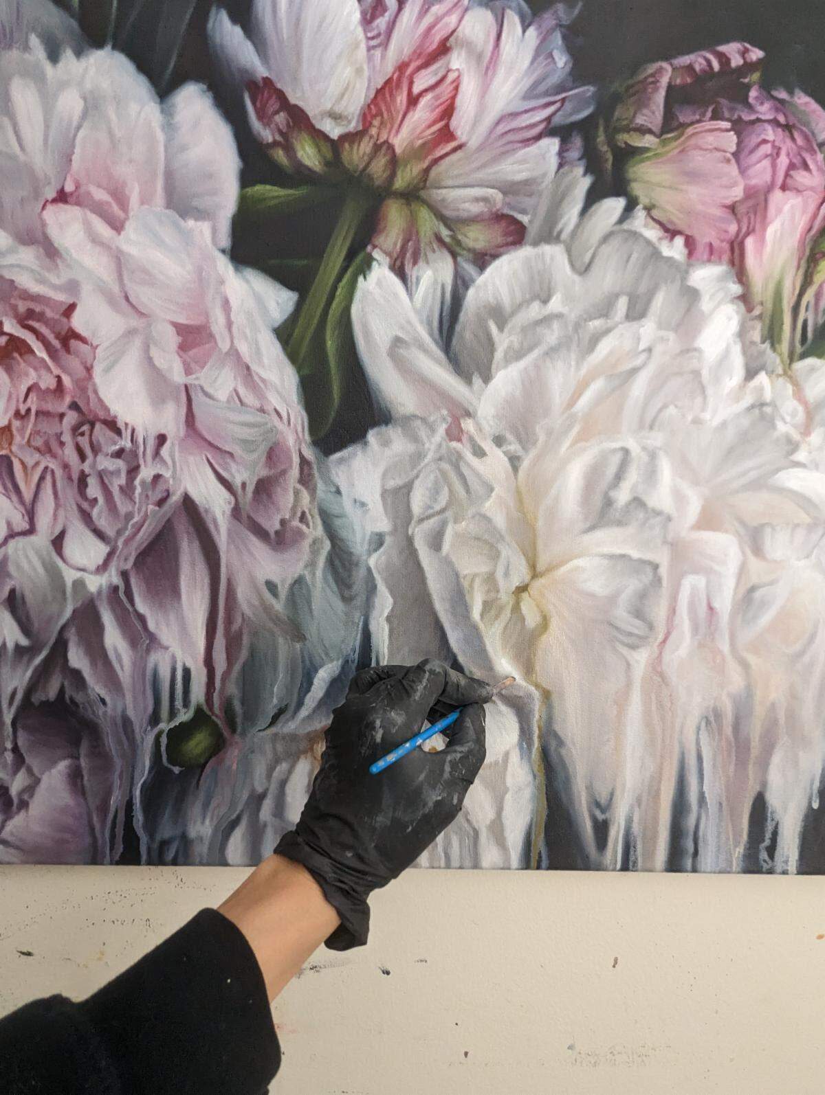 Obra en progreso de la artista iraní-estadounidense Niki Zarrabi.