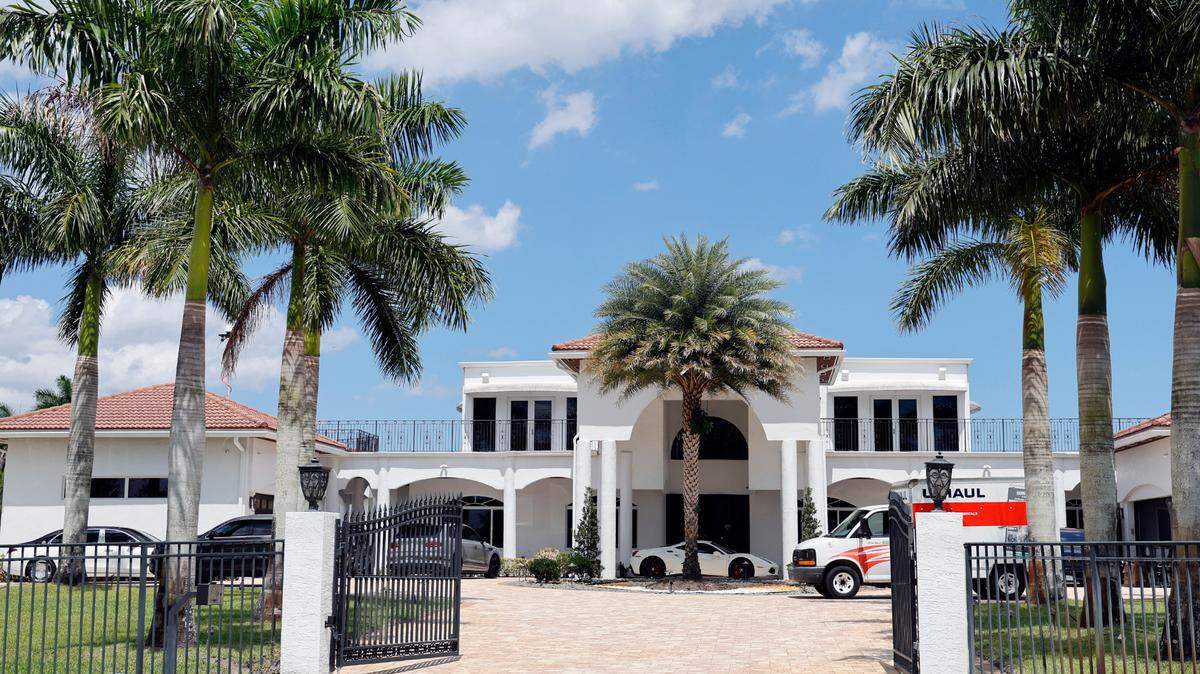 La casa de Sean Kingston en Southwest Ranches, Condado Broward, Florida, durante una redada del Departamento de Policía de Broward el jueves 23 de mayo de 2024.