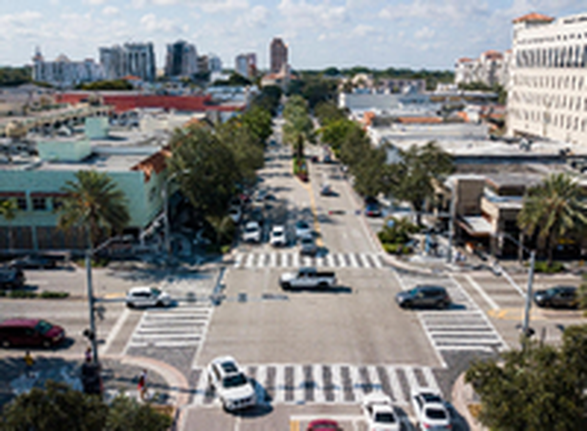 Quince negocios abrieron en Miracle Mile, en la foto de arriba, desde 2019. Hay más en camino. MATIAS J. OCNER MOCNER@MIAMIHERALD.COM