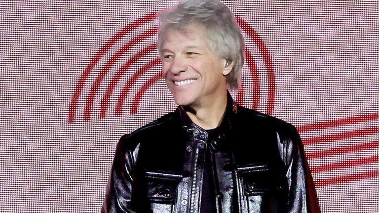¿Quién es el hijo menor de Bon Jovi que se graduó de la Universidad de Miami?