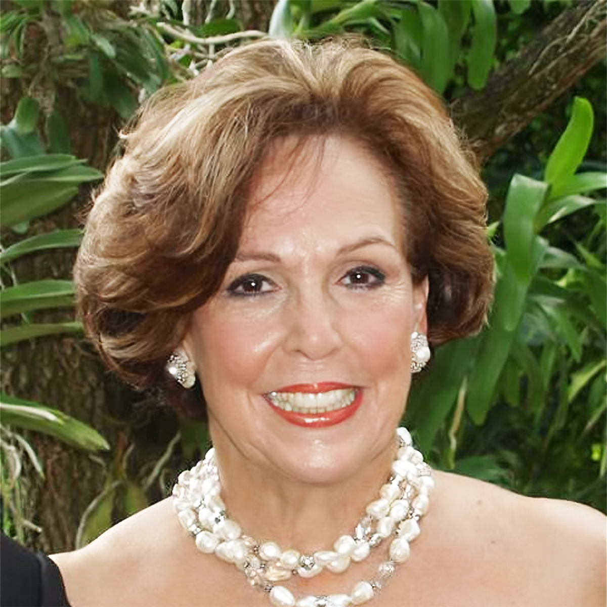 Lourdes Figueras, Presidenta del Comité Ejecutivo de la Serie de Conciertos St. Hugh - Steinway.