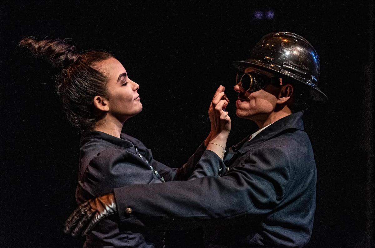 Laura Alemán y Andy Barbosa en “La soprano calva”. 
