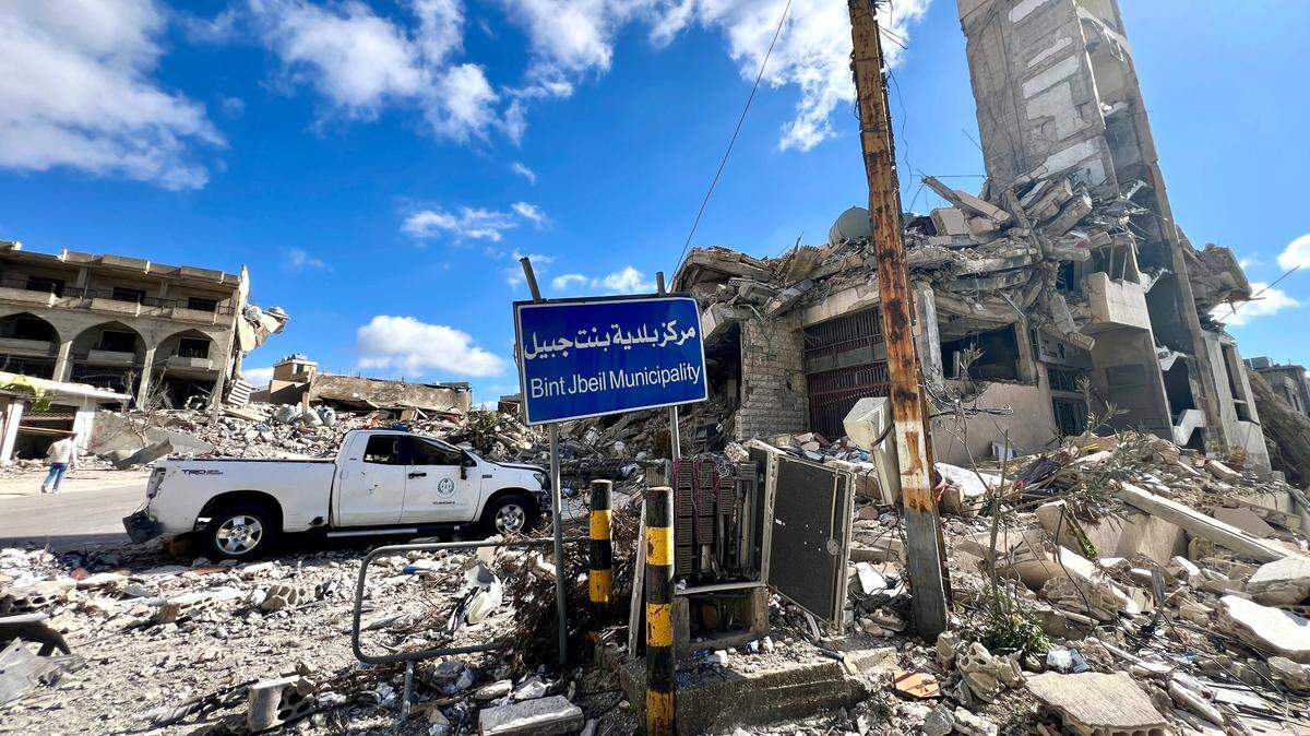 Esta foto tomada el 21 de enero de 2025 muestra los edificios destruidos por los bombardeos israelíes en Bint Jbeil, Líbano.