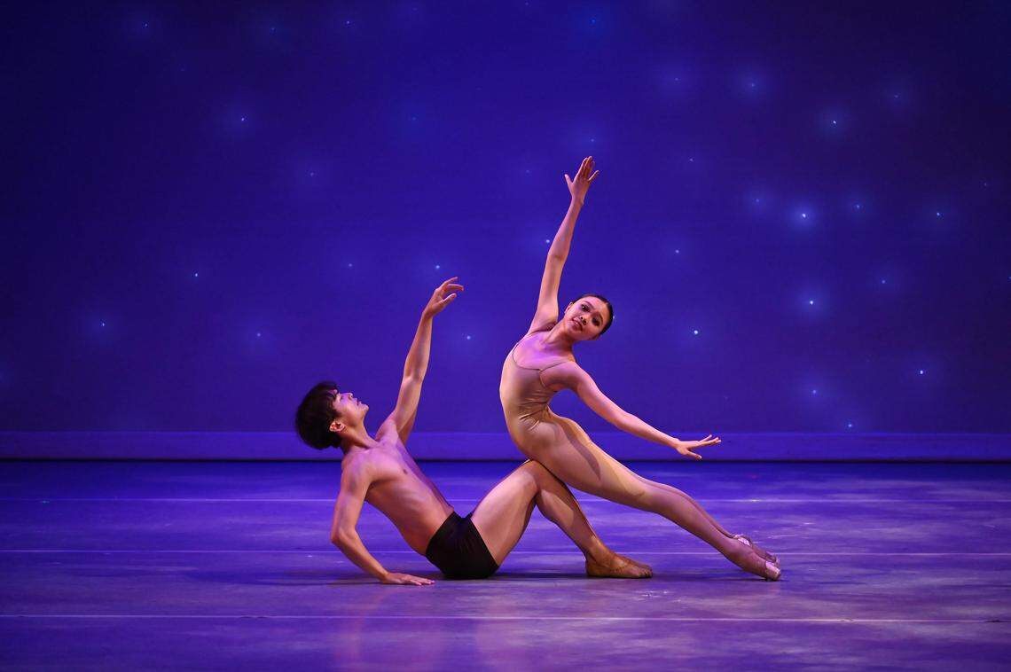 Indira Mayrani y Yoichi Habaguchi, bailarines del Arts Ballet Theatre of Florida (ABTF) en el pas de deux “La traviata”, coreografía de Vladimir Issaev. 