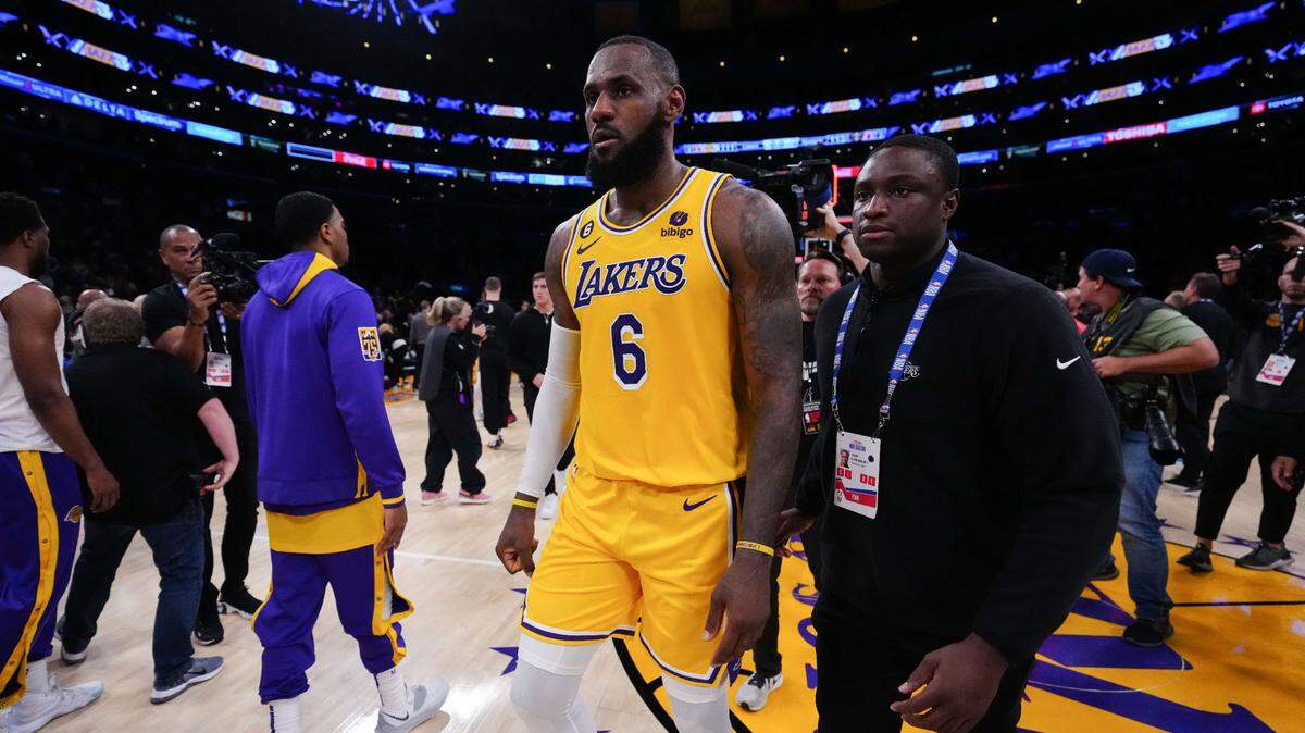  LeBron James se planteó la posibilidad del retiro luego que sus Lakers fueron barridos por los Nuggets de Denver, pese a que registró su producción más alta de puntos para una mitad de un juego de playoffs de su inigualable carrera en la NBA.