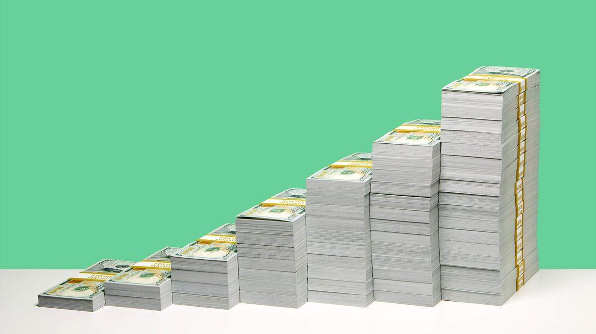 Hay que tener una mejor relación con el dinero y tratarlo como un amigo. Debemos hacer cuentas, mantener un registro y dar gracias por lo que podemos hacer. 