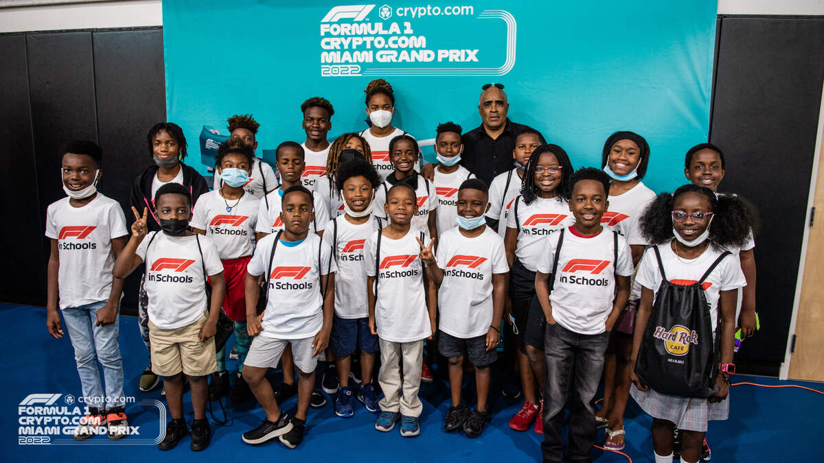 Los estudiantes del programa F1 en las Escuelas recibieron de obsequio entradas para el evento del 6 al 8 de mayo en el Hard Rock Stadium.