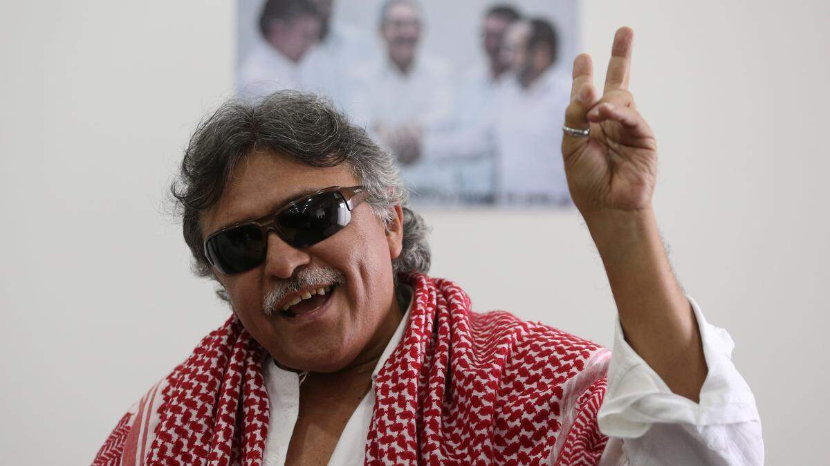 Imagen de archivo de diciembre del 2016 del ex jefe guerrillero 'Jesús Santrich', durante una rueda de prensa en Bogotá, Colombia.