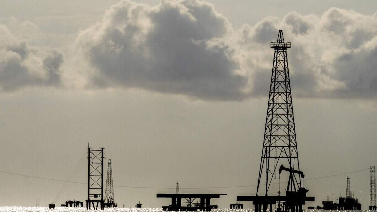Plataformas petroleras son fotografiadas en Cabimas, al sur del lago de Maracaibo, en el estado Zulia, Venezuela, el 31 de enero de 2026.