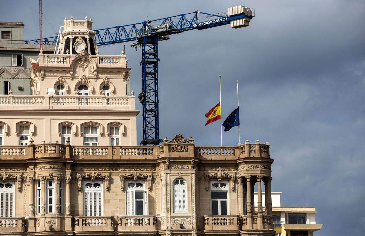 Embajada de España en Cuba, el país donde más personas se han nacionalizado españolas desde la aprobación de la Ley de la Memoria Histórica. Ahora descendientes de gallegos pueden solicitar ayuda de la Xunta de Galicia.