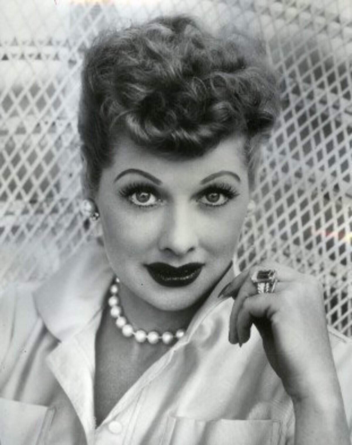 Lucille Ball, de 77 años, perdió la vida a causa de una disección aórtica.